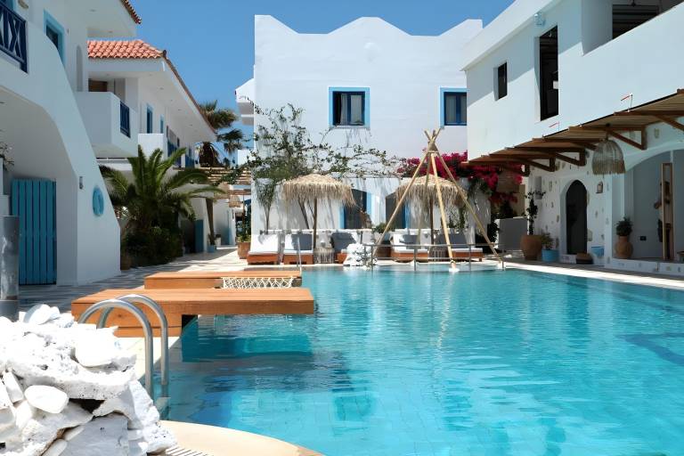 Rental apartment with garden, pool & patio | Beach nearby | Pets allowed in Heraklion