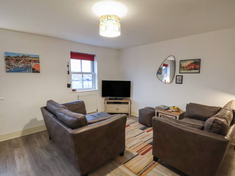 Family-friendly charming cottage with patio & yard | Beach view | Pets are welcome — photo 3