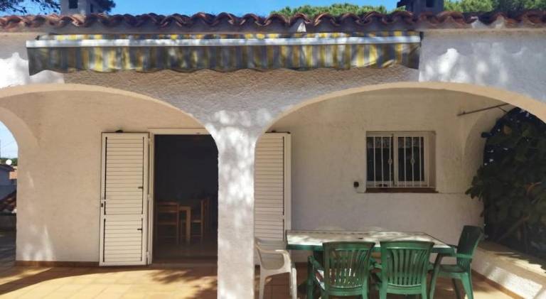 House with 3 rooms for 6 persons in L'Escala