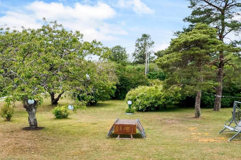 Vacation home with yard | Dogs allowed — photo 2