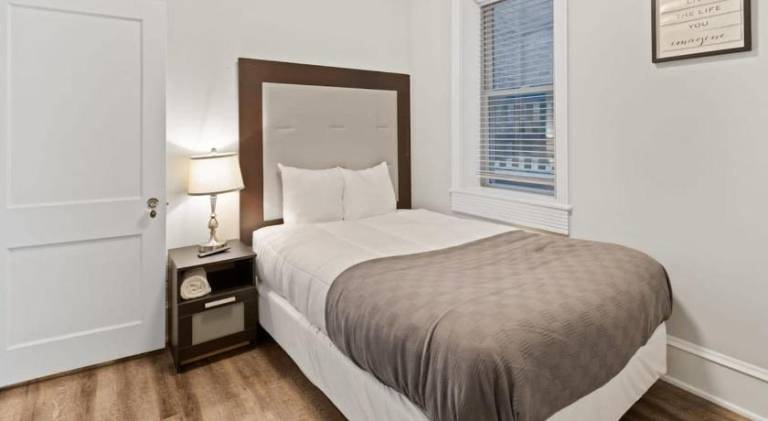 Steps from the Beach Spacious Modern 4BR 2BA Apt in Pleasantville, NJ