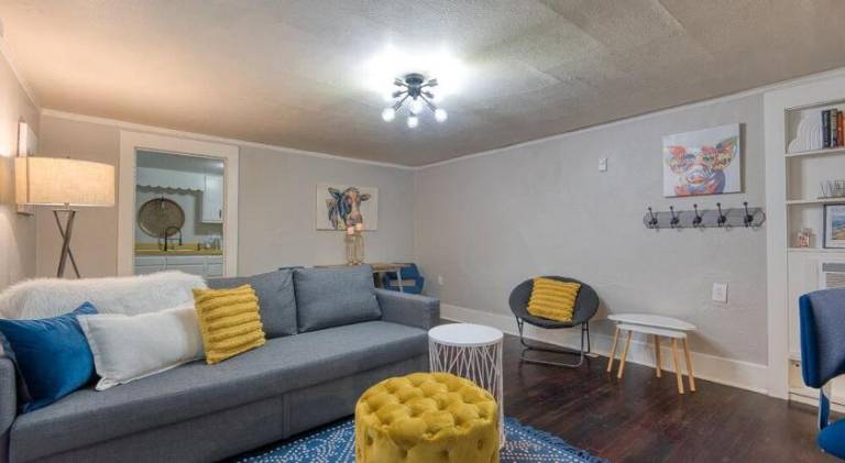 StayinMyDistrict Heritage House Pet Friendly Apartment in Coos Bay, OR