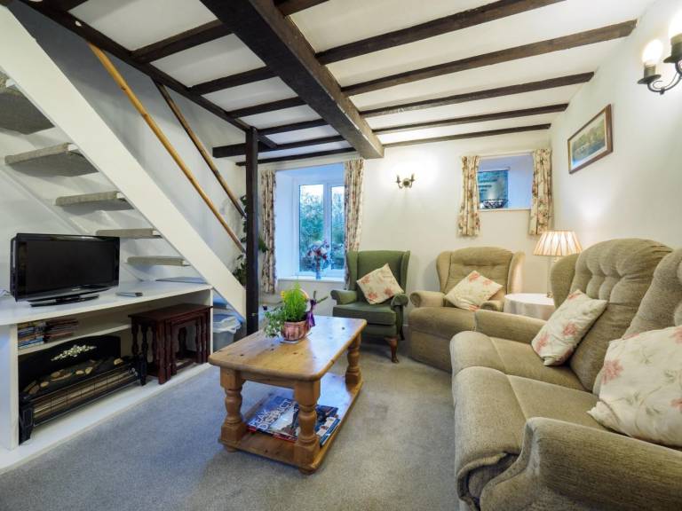 Fully equipped pleasant cottage with yard | Pets are welcome — photo 3