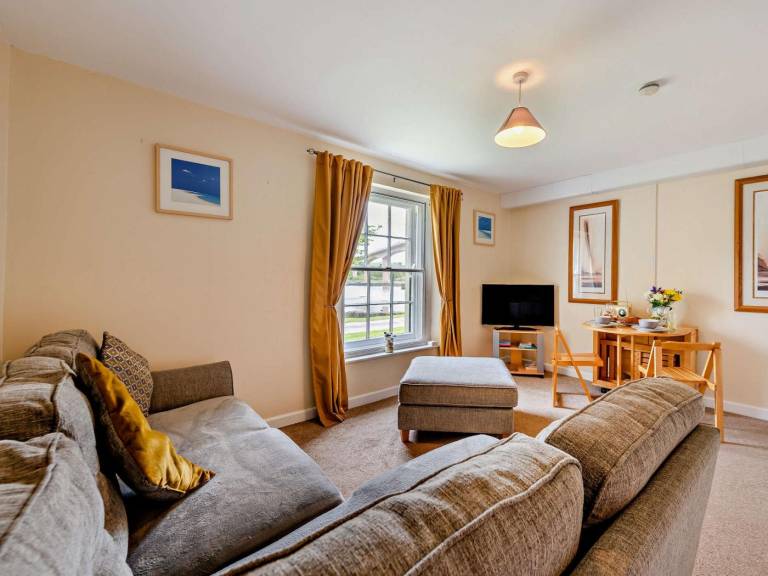 Fully equipped pleasant holiday apartment with garden | Water view | Pet-friendly — photo 2