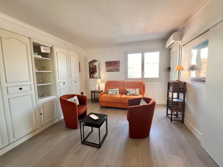 Lovely studio with terrace | Beach nearby | Pet-friendly in Mougins
