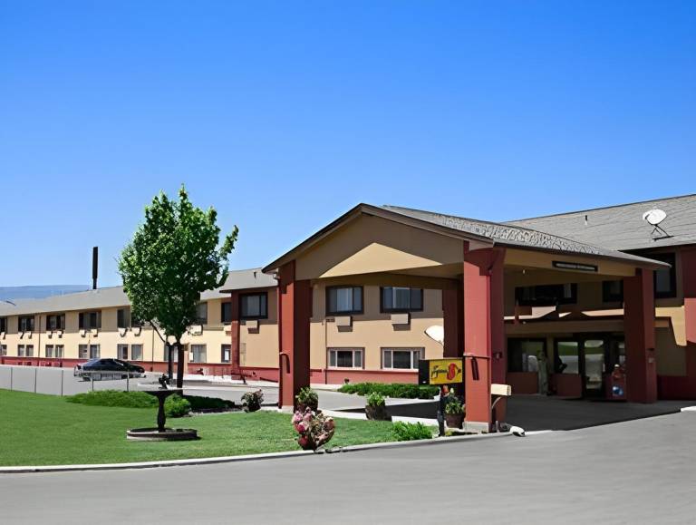Super 8 By Wyndham Baker City in Baker City, OR