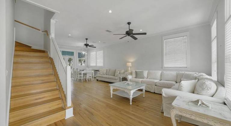 Ample vacation home with pool | Pet-friendly — photo 4