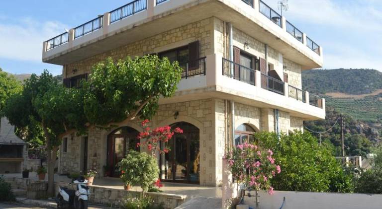 Holiday apartment with patio — photo 3