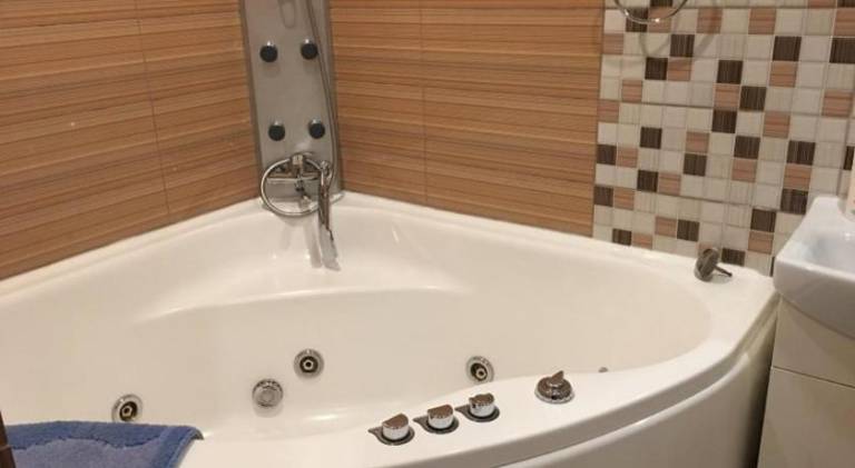 Holiday apartment with jacuzzi — photo 3