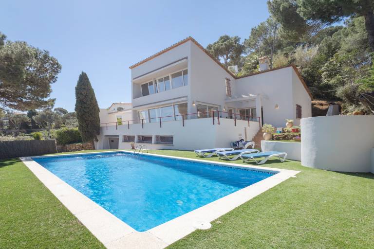 House with Stunning Sea Views Just Steps from Playa del Racó in Begur