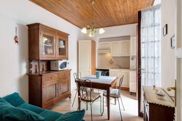 Rental apartment with yard | City view in Genoa