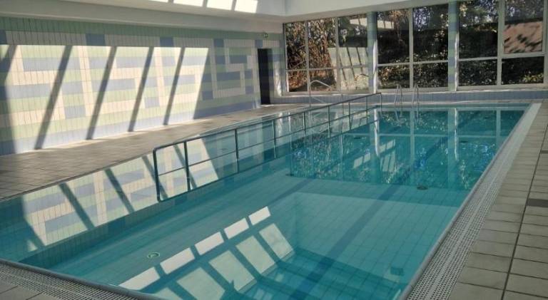 Rental apartment with pool in Poznan