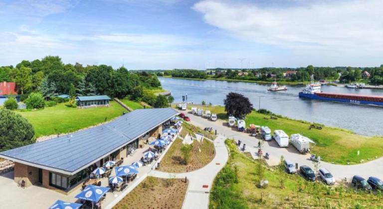 Kanalvilla - Urlaub am Nord-Ostseekanal - zwei Ferienwohnungen im Angebot- eine im Dachgeschoss und — photo 4