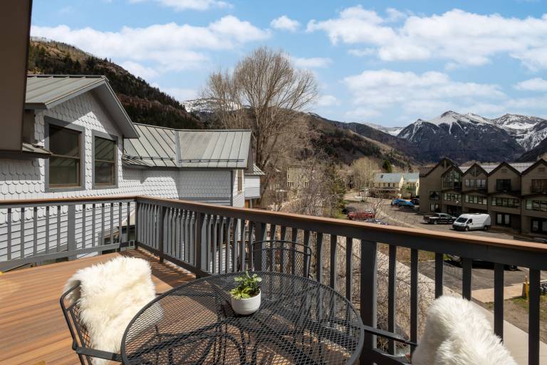 This Three Bedroom Condo Boasts Great Views of the Ski Area! — photo 2