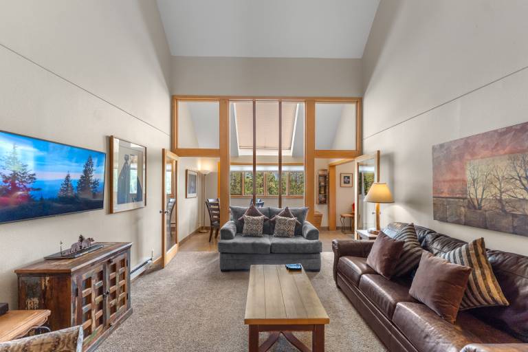 Serene Condo Surrounded by Nature, 5-Min Drive to Ski Village. PET FRIENDLY! — photo 5