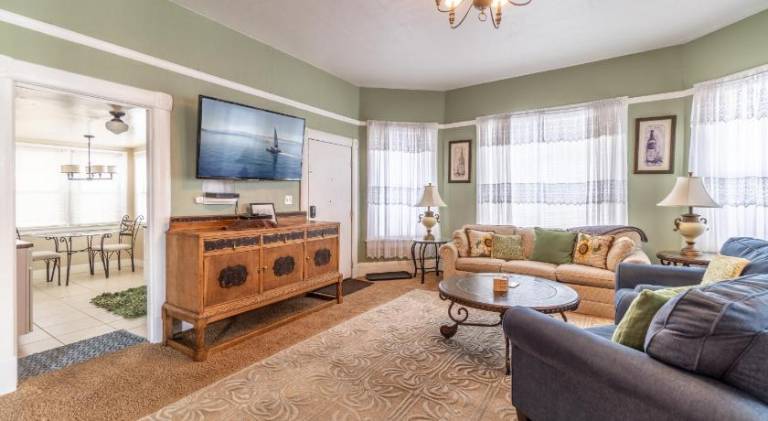 Apartment with hot tub in Reno, NV
