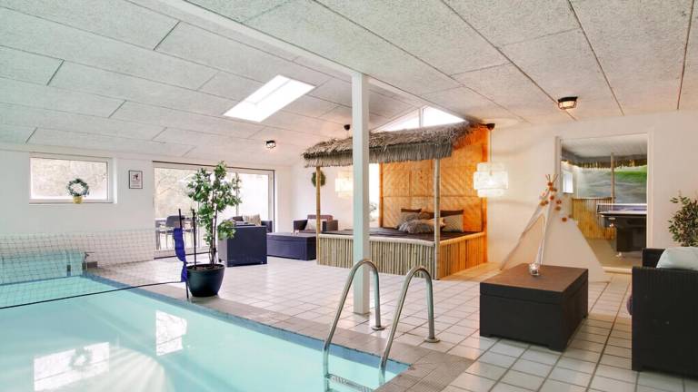 Vacation home with private pool, yard & hot tub — photo 5