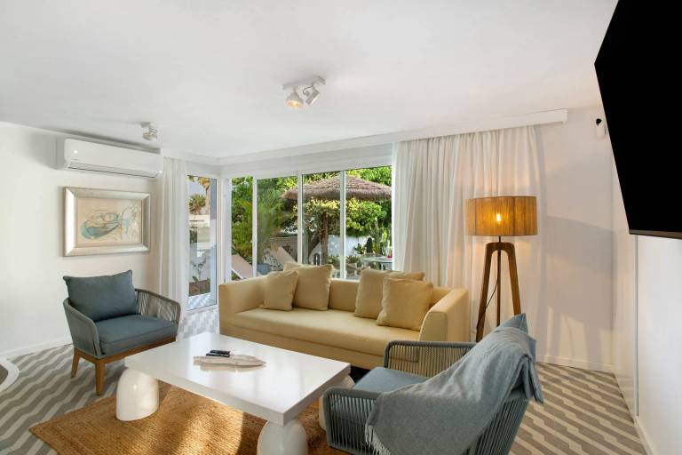Fully equipped spacious bungalow with fast internet, yard & patio | Sea view | Next to the beach | Good for workation | Pets allowed — photo 3