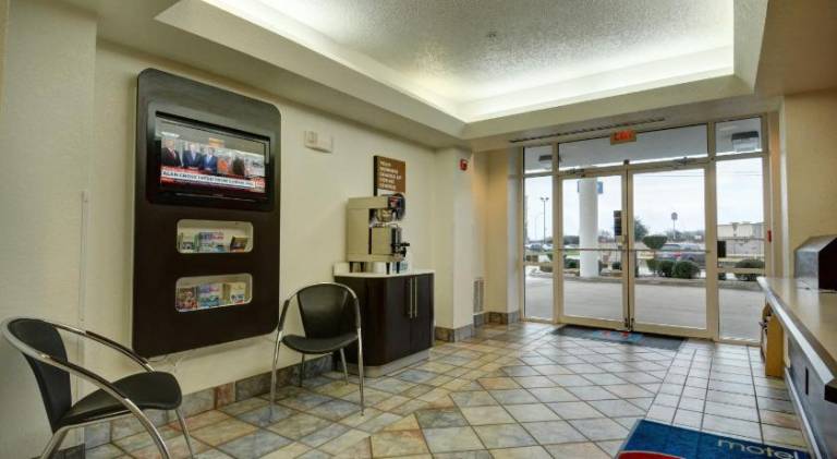 Motel 6 Denison, TX — photo 3