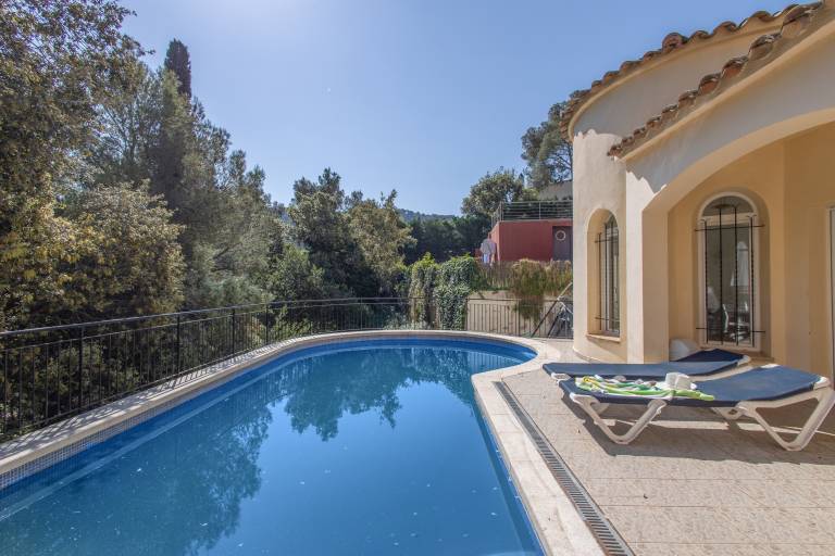 Fully equipped nice house with BBQ, fast internet & pool | Mountain view | Pets allowed — photo 2