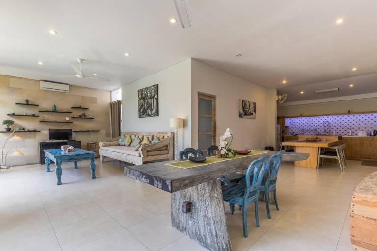 Private 3 bedrooms enclosed villa with pool — photo 3