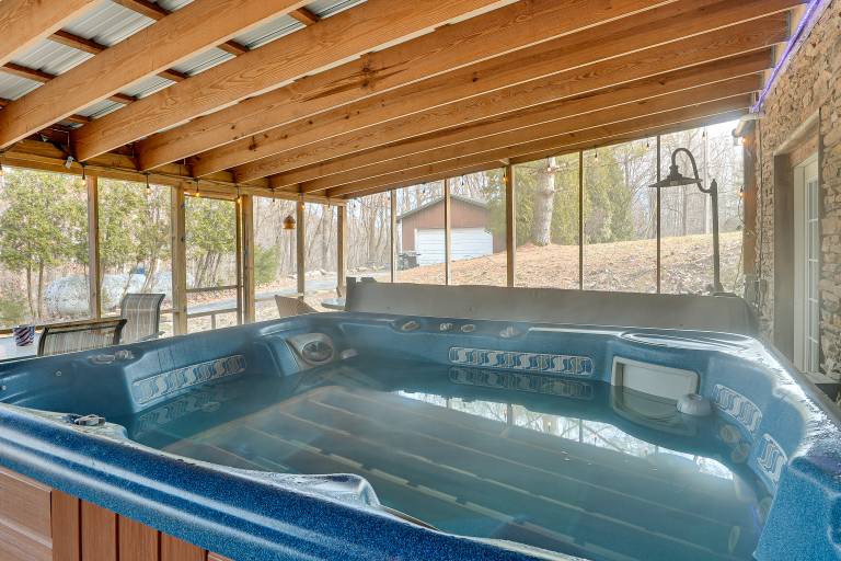 Hike, Fish & Boat Nearby! Bloomington Family Cabin — photo 3