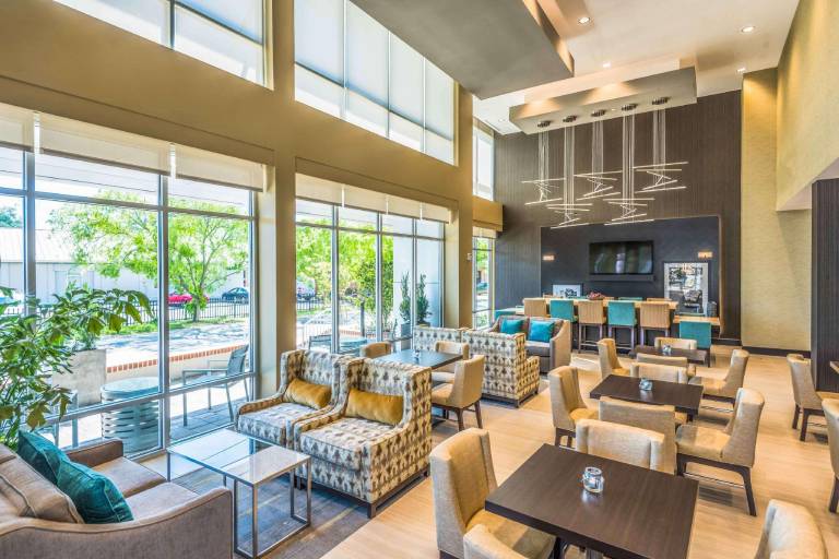 Hampton Inn and Suites Tallahassee Capitol - University — photo 2