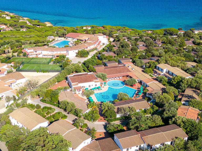 Rental apartment with pool & yard | Nature view — photo 4