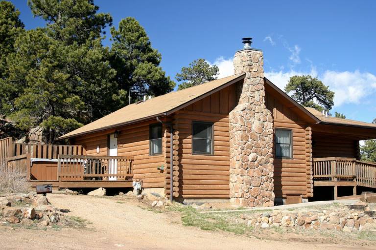 Child-friendly cabin with private pool & patio | Pet-friendly in Estes Park, CO