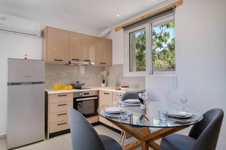 Gkountis Garden Studio Apartment with Sea View, Shared Pool & Wi-Fi — photo 3