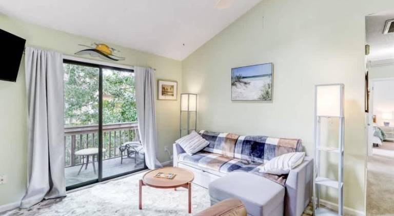 Vacation home with pool | Pet-friendly — photo 2