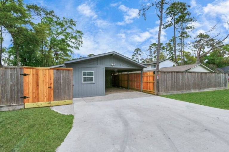 Condo  Coles Crossing