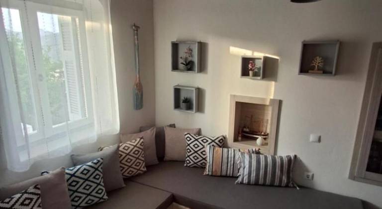 House with terrace — photo 2