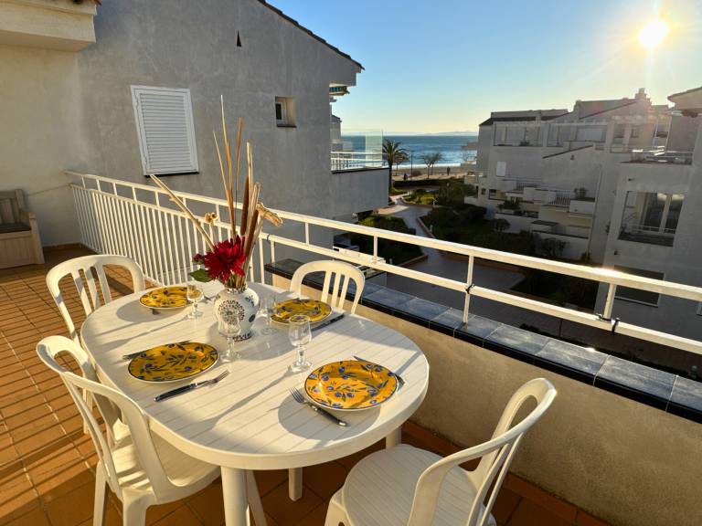 Rental apartment with garden & patio | Next to the beach | Pets are welcome in Roses