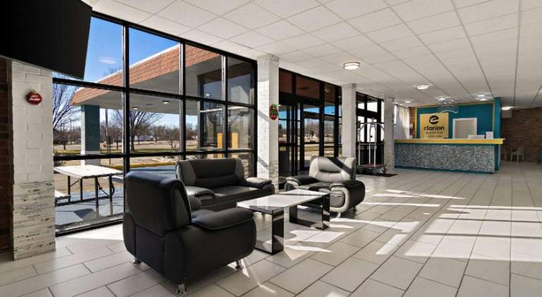 Clarion Pointe Bloomington - Normal near I-55 and University — photo 3