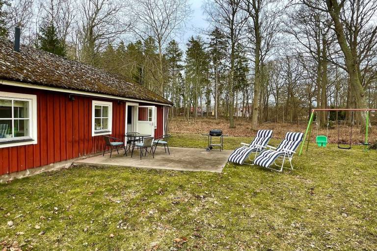 Fully equipped pleasant vacation home with yard & BBQ | Pets allowed — photo 2