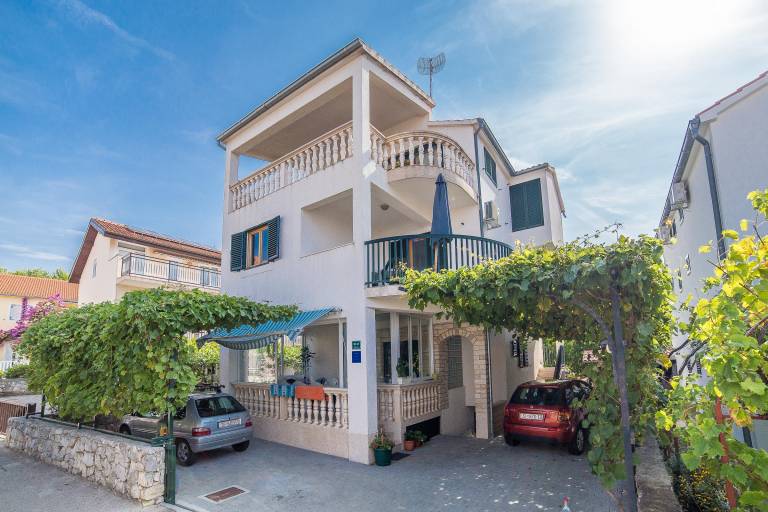 Apartman  Prvić Šepurine