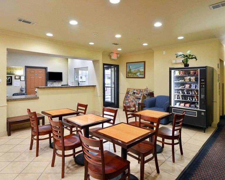 Rodeway Inn Carrollton I-35E — photo 3