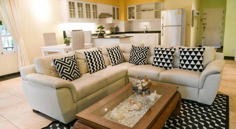 Charming villa with pool, hot tub & yard | Dogs allowed — photo 2