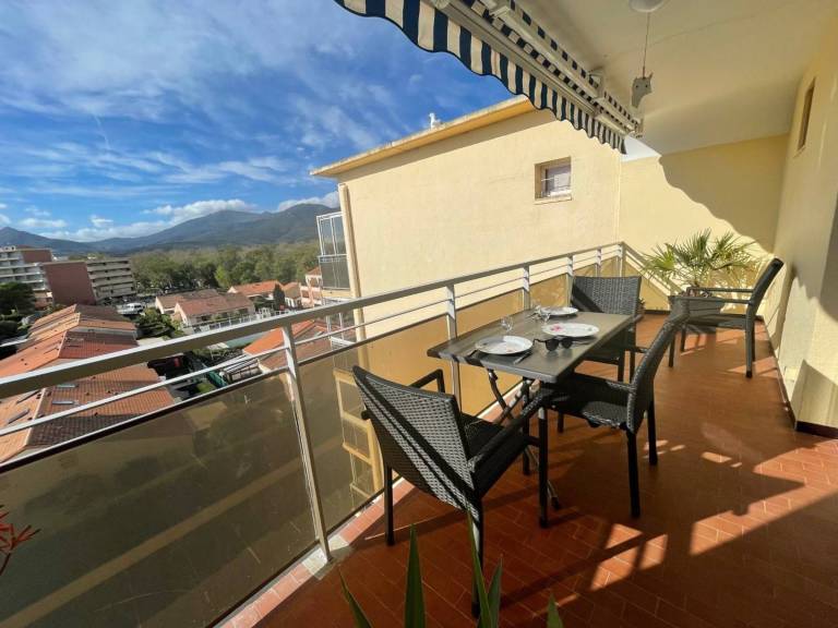 Studio Cabin 4 pers, near beach, AC, parking, pets allowed in Argelès-sur-Mer