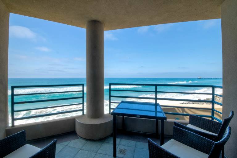 Condo with barbeque | Water view — photo 3