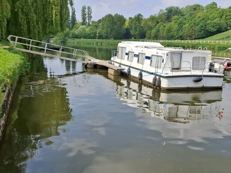 Péniche Châteauneuf-sur-Sarthe
