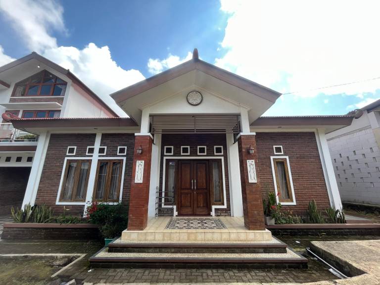 160 m&sup2; Villa