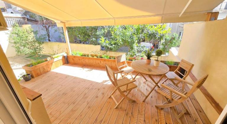 Rental apartment with yard & patio — photo 3