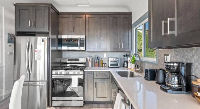 Luxury Beachside Gem Walk to Beach Ocean Views — photo 5