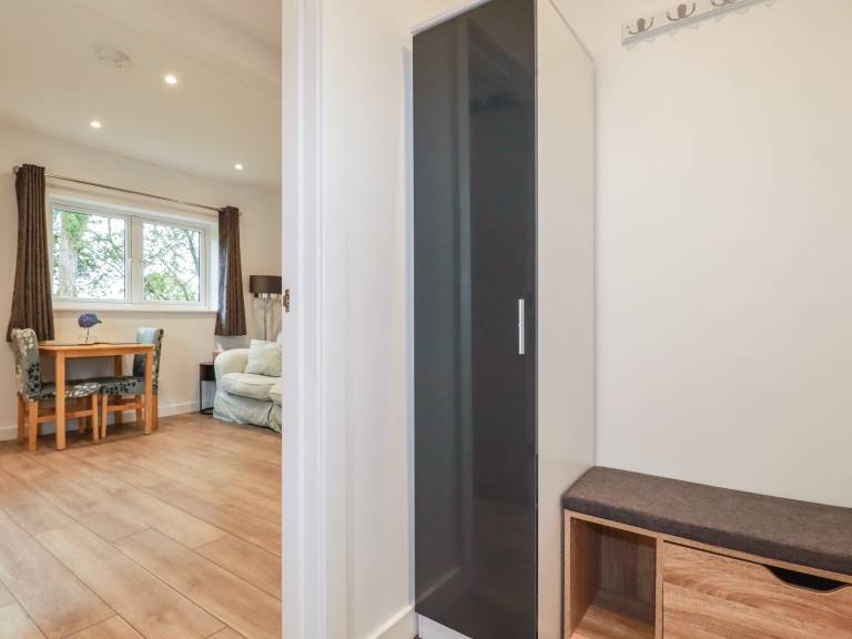Family-oriented pleasant cottage with yard | Pet-friendly — photo 4
