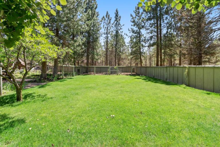 Family-oriented vacation home with patio | Pets allowed — photo 4