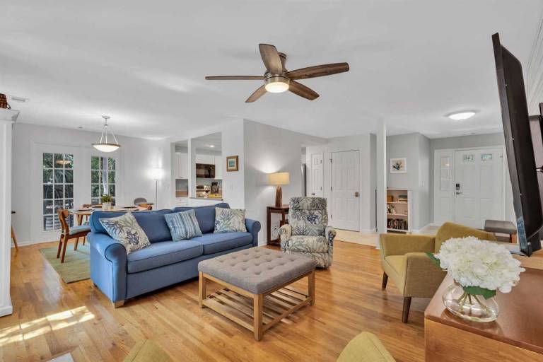 Fully equipped condo with yard, pool & grill | Pets allowed in Hilton Head Island, SC