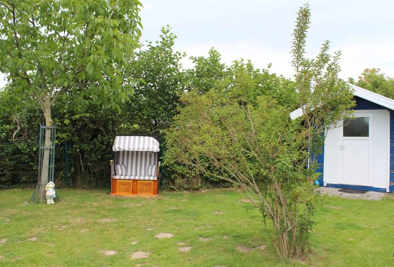 House with BBQ, garden & patio — photo 5
