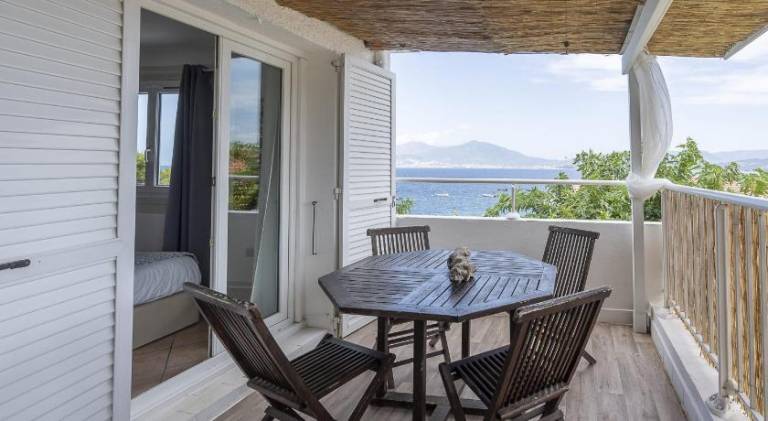 Serviced apartment with patio in Grosseto-Prugna